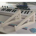 Stand Inclinato per Arturia MiniFreak, KeyStep Pro, BeatStep Pro, KeyStep 37 – Stampato in 3D