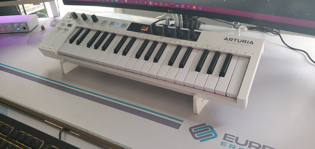 Stand Inclinato per Arturia MiniFreak, KeyStep Pro, BeatStep Pro, KeyStep 37 – Stampato in 3D