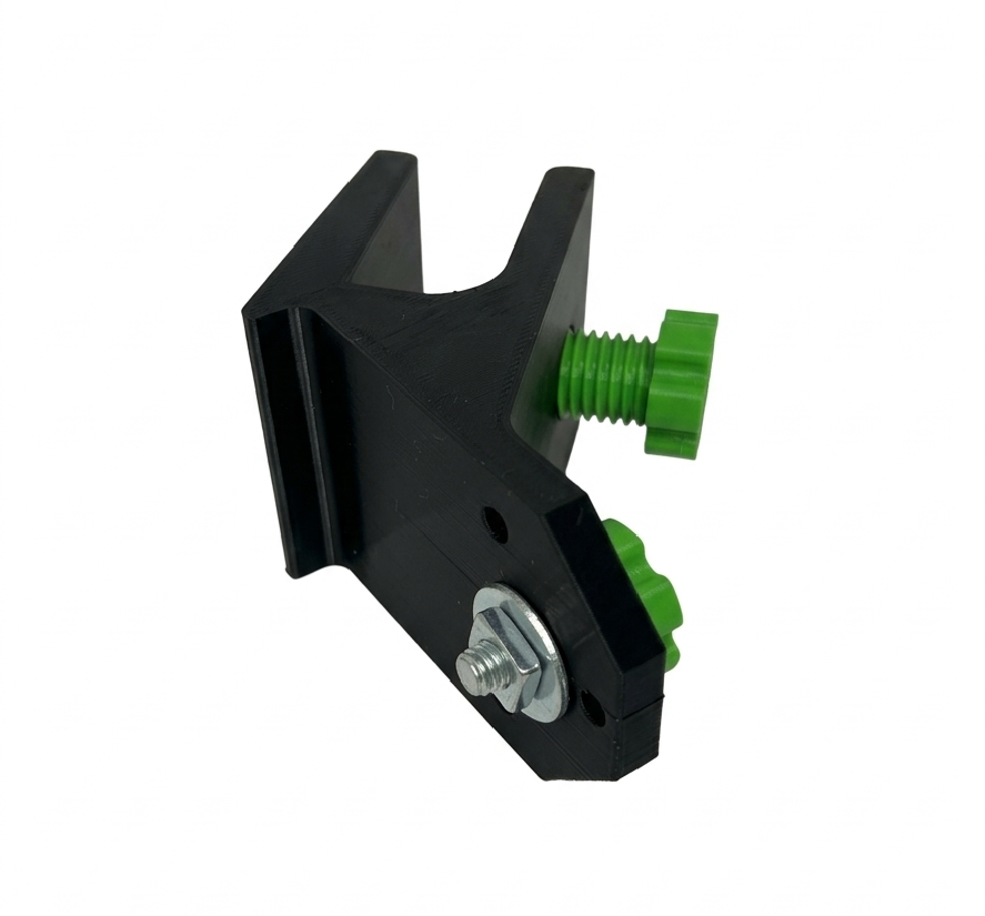 Morsetto a vite da banco per taglio 45° in plastica stampata 3D, accessorio per utensili Kreo3D, mostrato in immagine