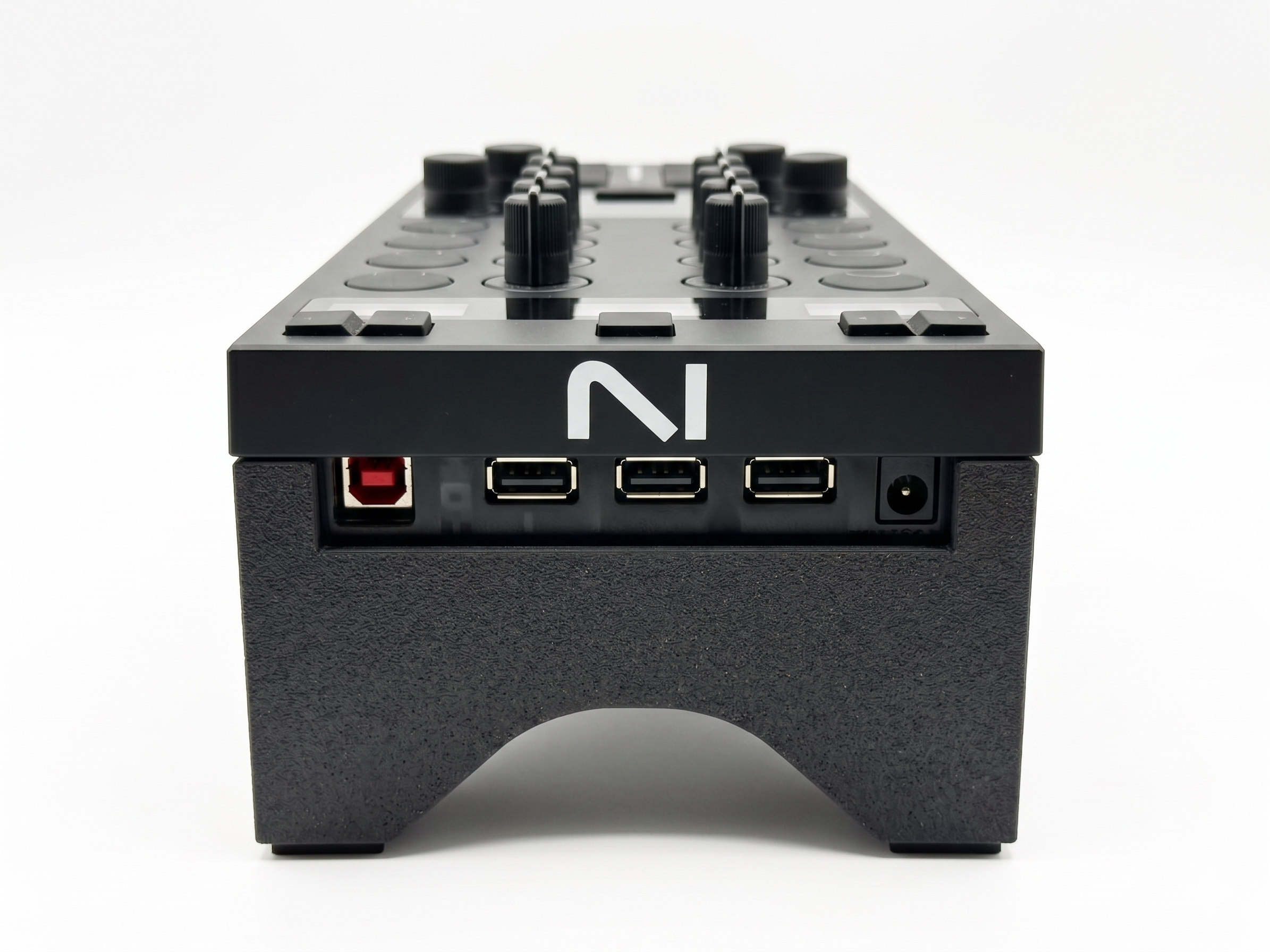 Supporto Rialzo per Traktor X1 MK3 – Stand 3D Print con Gommini Antiscivolo