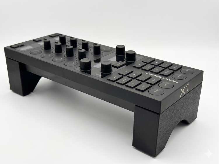 Supporto Rialzo per Traktor X1 MK3 – Stand 3D Print con Gommini Antiscivolo