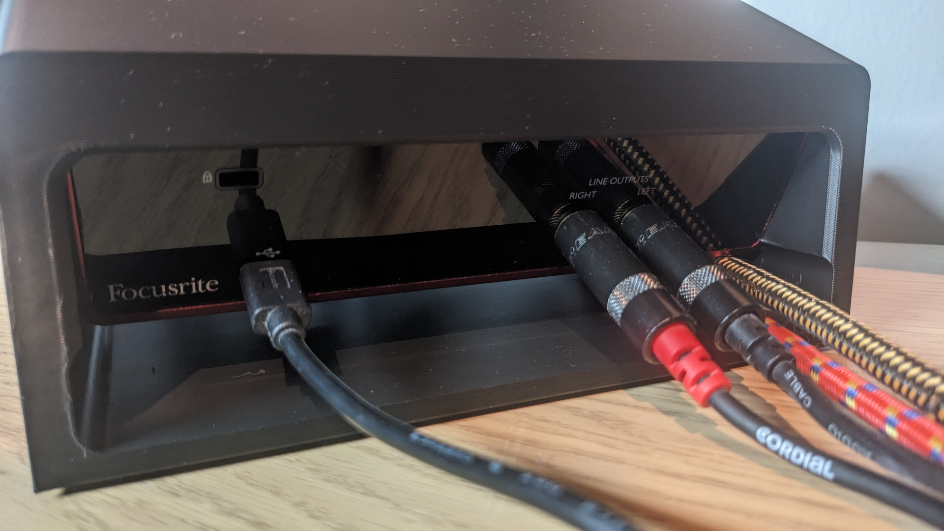 Supporto Focusrite Scarlett | Gen 1 2 3 4 | Porta Interfaccia Audio | Inclinazione 75°